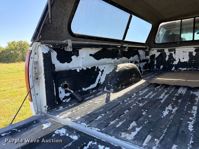 image for item DT3036 1999 GMC Sierra 3500 Crew Cab pickup truck