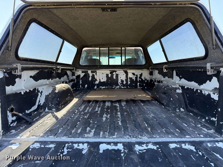 image for item DT3036 1999 GMC Sierra 3500 Crew Cab pickup truck