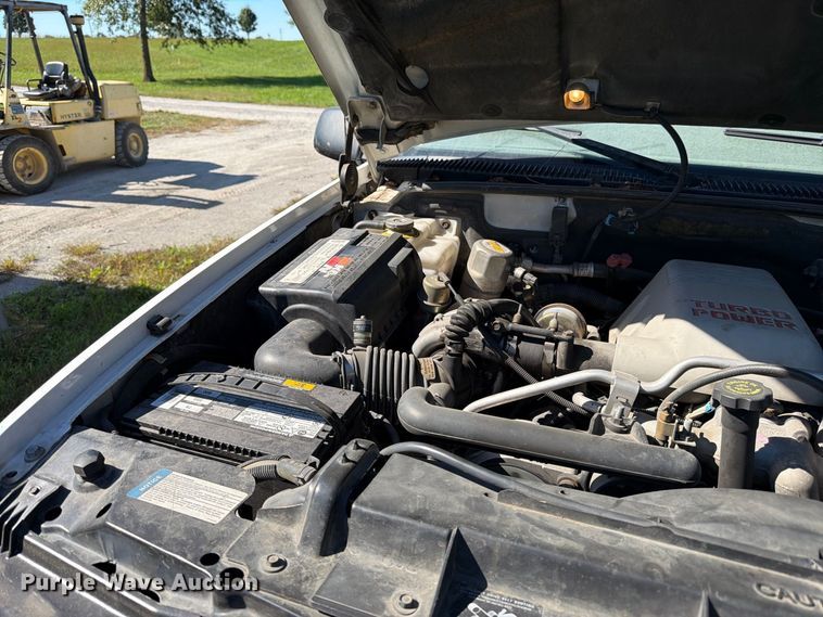 image for item DT3036 1999 GMC Sierra 3500 Crew Cab pickup truck