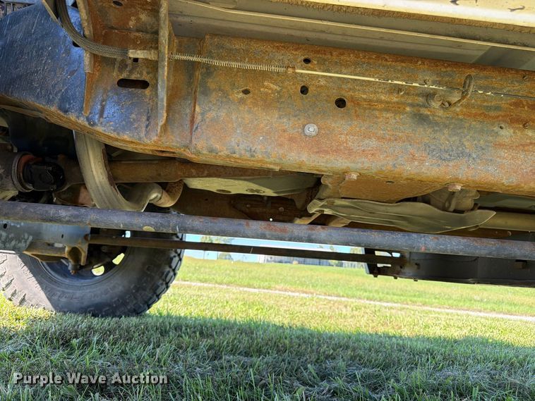 image for item DT3036 1999 GMC Sierra 3500 Crew Cab pickup truck