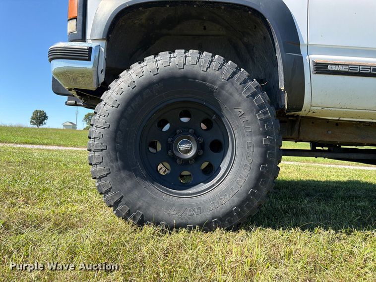 image for item DT3036 1999 GMC Sierra 3500 Crew Cab pickup truck
