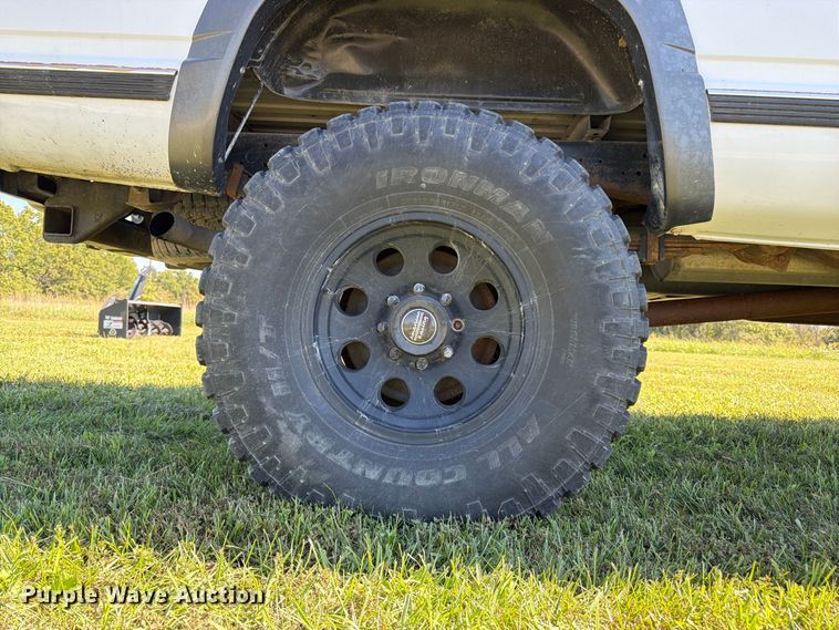 image for item DT3036 1999 GMC Sierra 3500 Crew Cab pickup truck