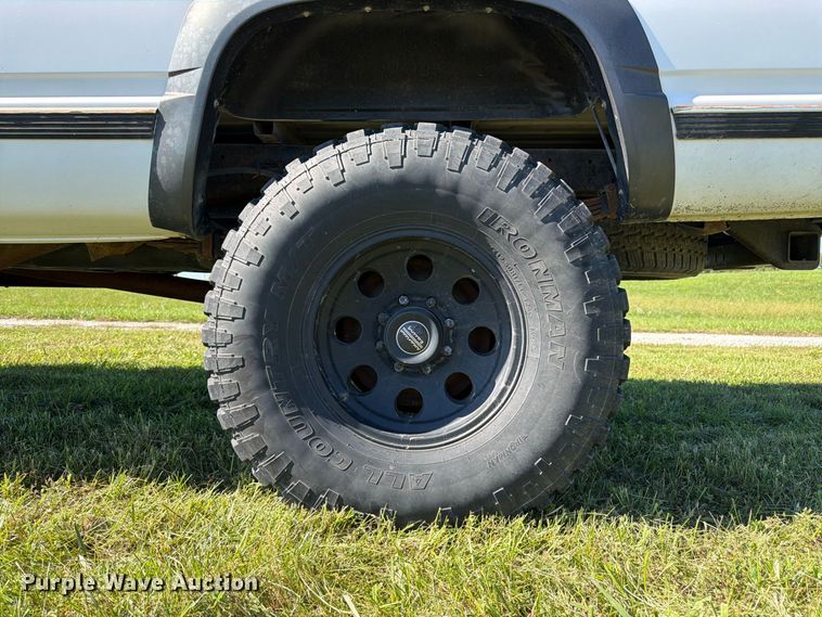 image for item DT3036 1999 GMC Sierra 3500 Crew Cab pickup truck