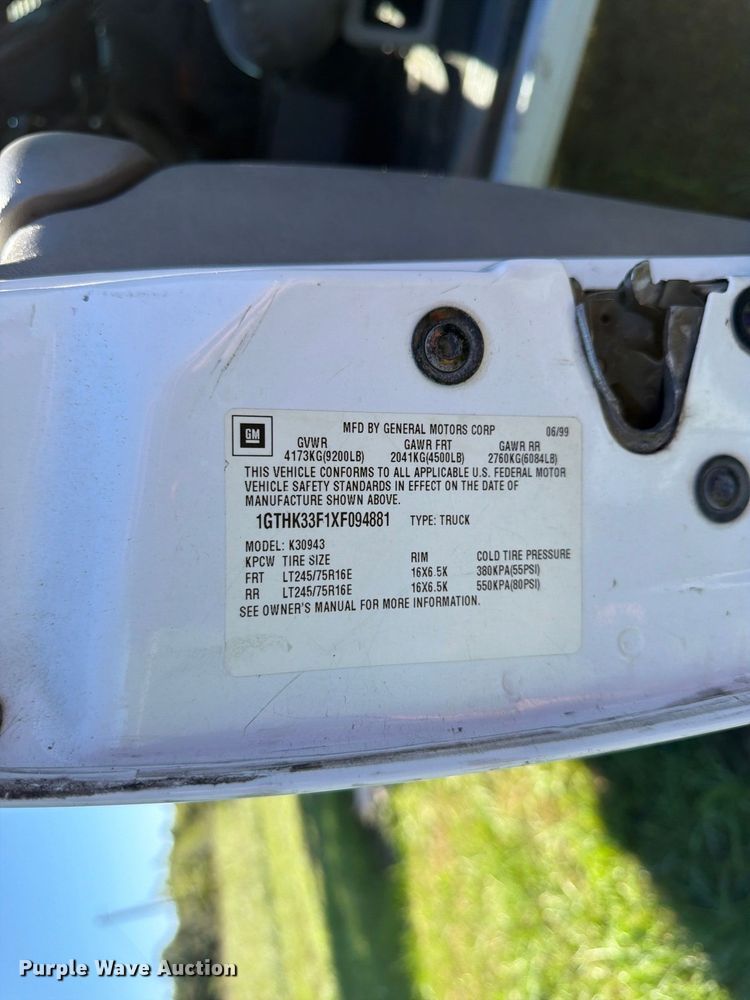 image for item DT3036 1999 GMC Sierra 3500 Crew Cab pickup truck