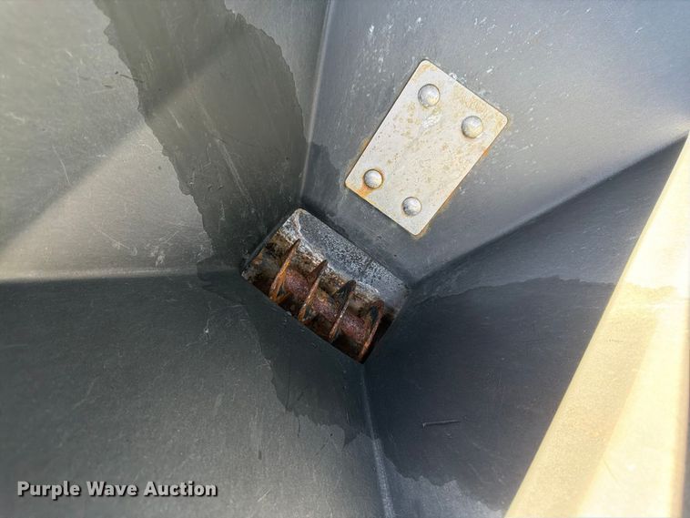 image for item DT3042 2015 Ford F250 Super Duty Ext. Cab dump flatbed pickup truck