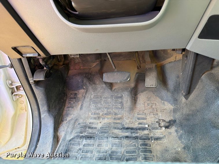 image for item DT3042 2015 Ford F250 Super Duty Ext. Cab dump flatbed pickup truck