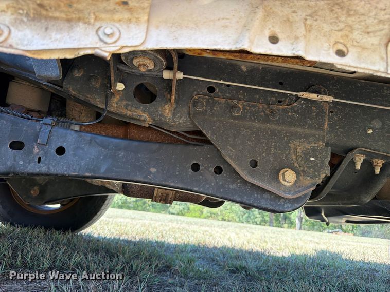 image for item DT3042 2015 Ford F250 Super Duty Ext. Cab dump flatbed pickup truck