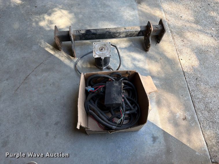 image for item DT3042 2015 Ford F250 Super Duty Ext. Cab dump flatbed pickup truck