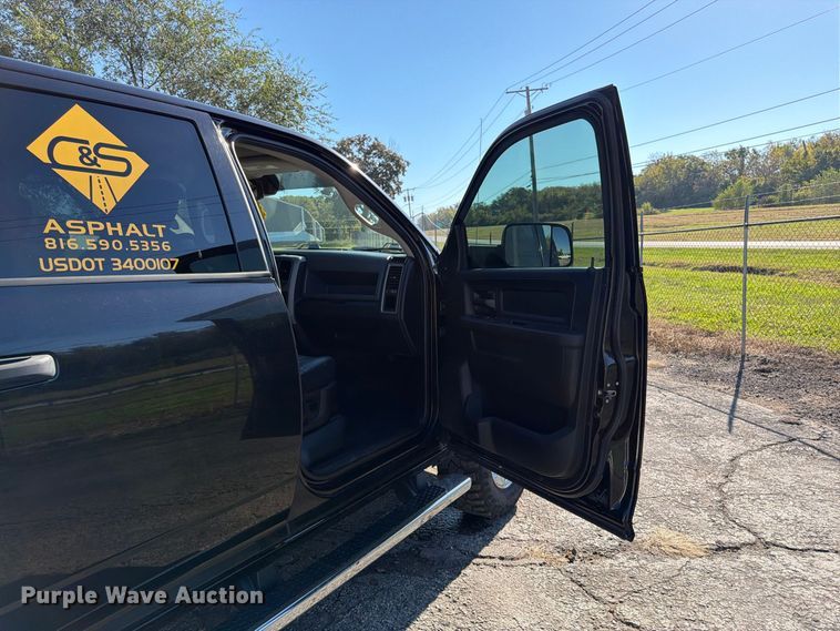 image for item DT3049 2018 RAM 2500 Crew Cab flatbed pickup truck