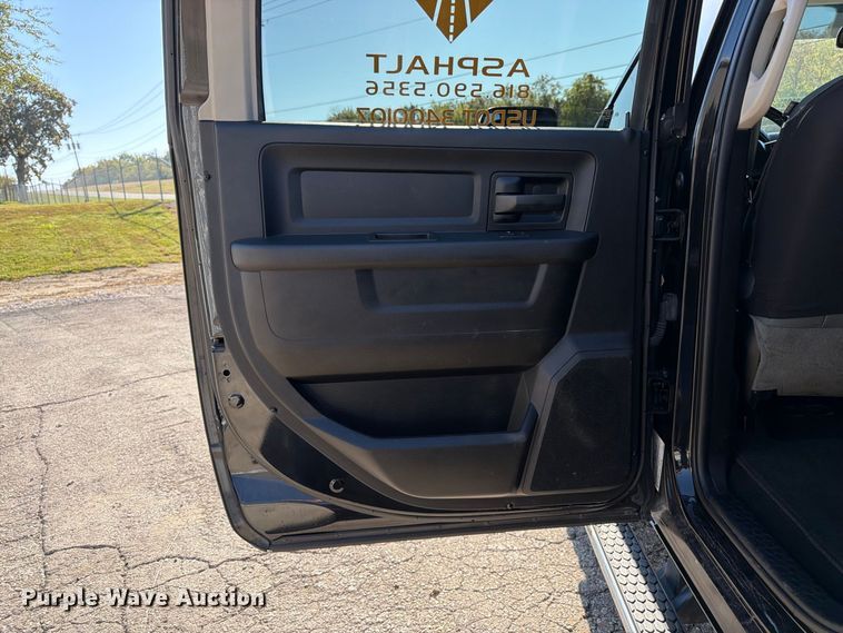 image for item DT3049 2018 RAM 2500 Crew Cab flatbed pickup truck