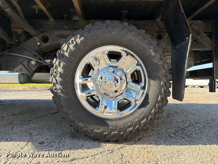 image for item DT3049 2018 RAM 2500 Crew Cab flatbed pickup truck