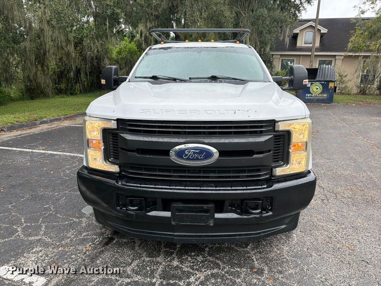image for item DV7397 2018 Ford F350 Super Duty Crew Cab utility bed pickup truck