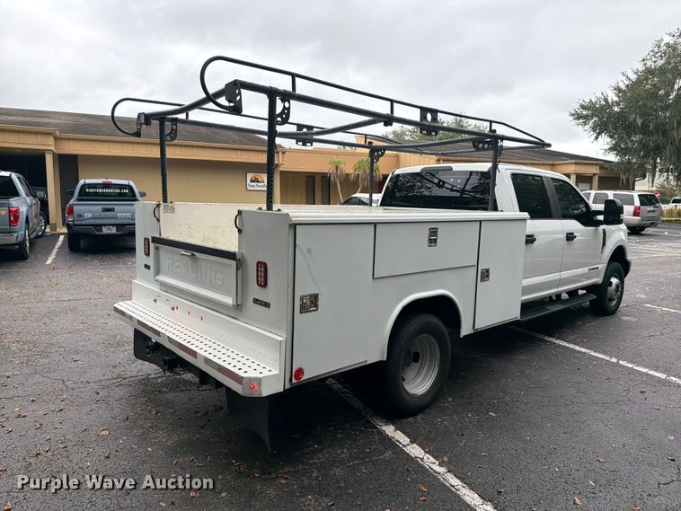image for item DV7397 2018 Ford F350 Super Duty Crew Cab utility bed pickup truck
