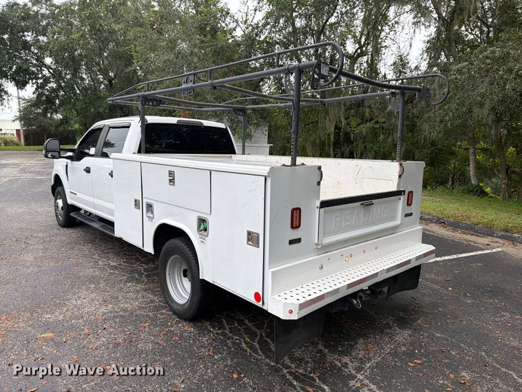 image for item DV7397 2018 Ford F350 Super Duty Crew Cab utility bed pickup truck