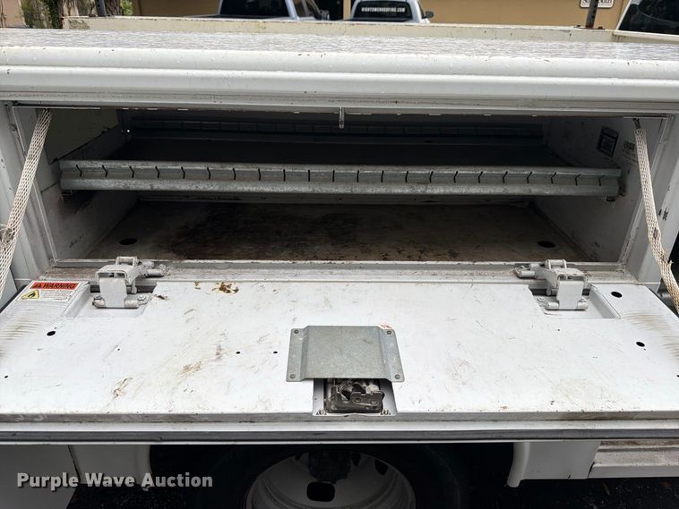 image for item DV7397 2018 Ford F350 Super Duty Crew Cab utility bed pickup truck