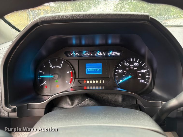 image for item DV7397 2018 Ford F350 Super Duty Crew Cab utility bed pickup truck
