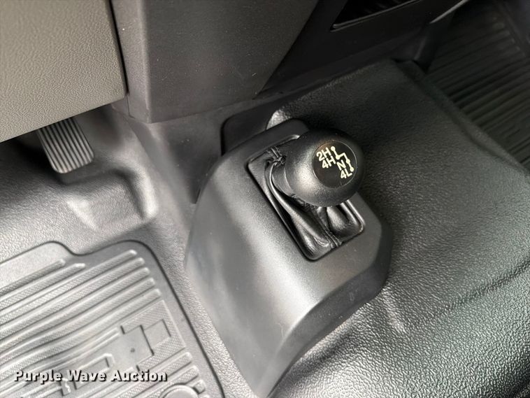 image for item DV7397 2018 Ford F350 Super Duty Crew Cab utility bed pickup truck
