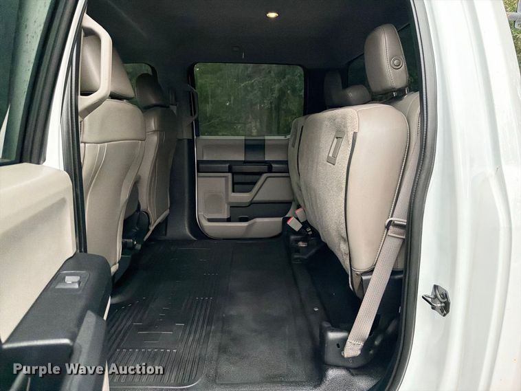 image for item DV7397 2018 Ford F350 Super Duty Crew Cab utility bed pickup truck