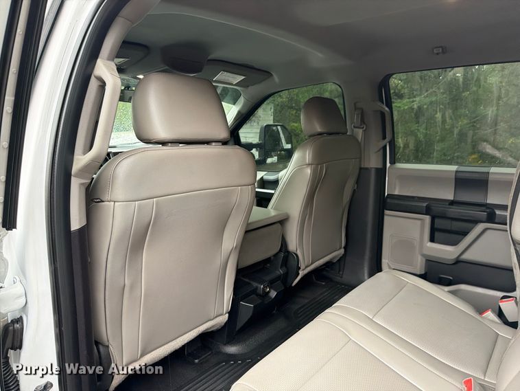 image for item DV7397 2018 Ford F350 Super Duty Crew Cab utility bed pickup truck