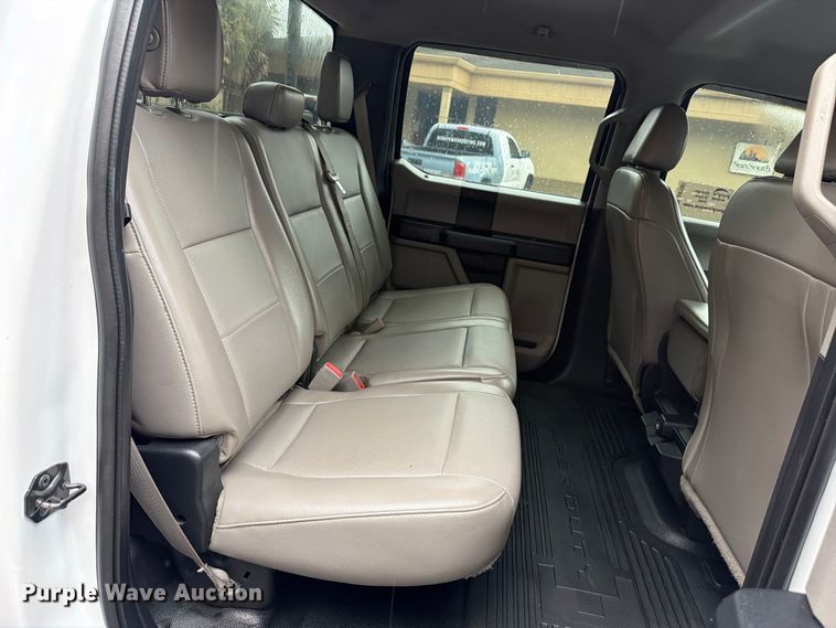 image for item DV7397 2018 Ford F350 Super Duty Crew Cab utility bed pickup truck
