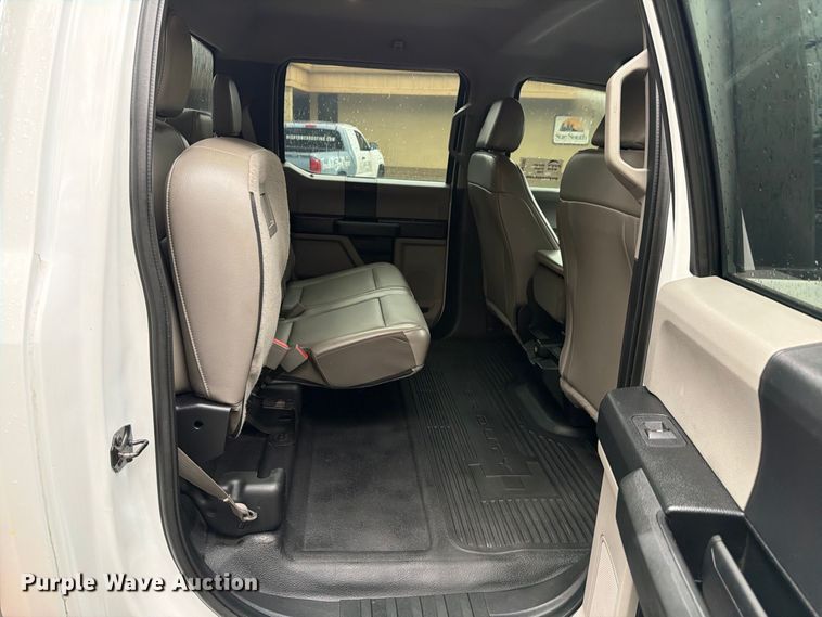 image for item DV7397 2018 Ford F350 Super Duty Crew Cab utility bed pickup truck