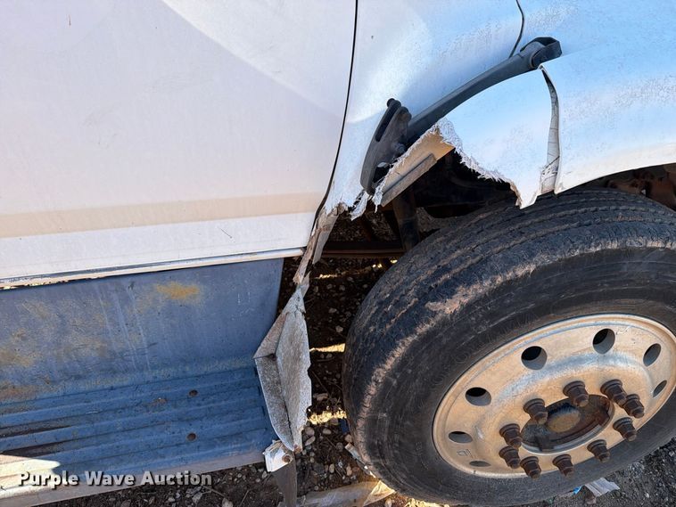 image for item DV8687 1998 Ford F800 truck cab and chassis