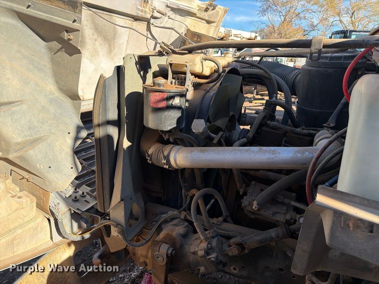 image for item DV8687 1998 Ford F800 truck cab and chassis