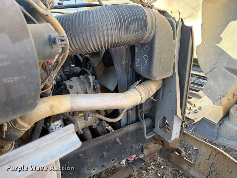 image for item DV8687 1998 Ford F800 truck cab and chassis