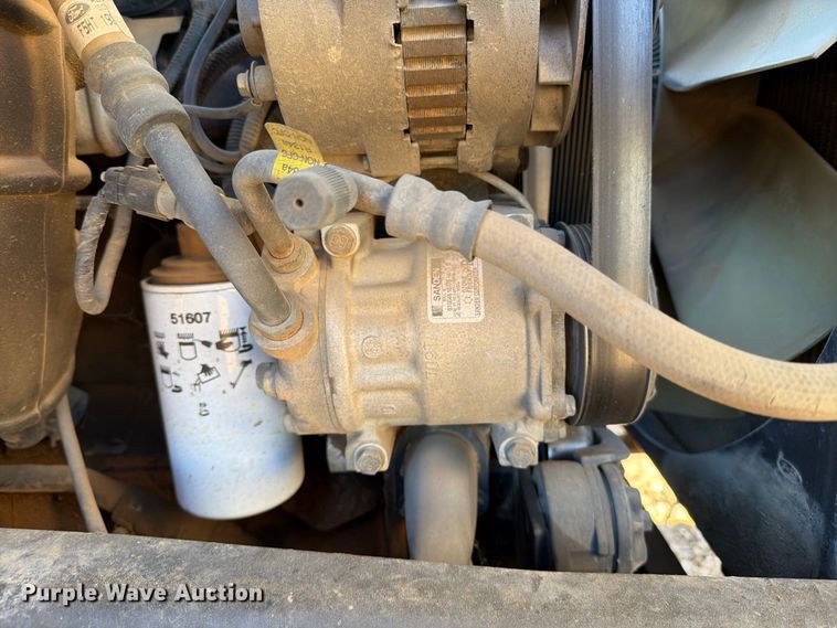 image for item DV8687 1998 Ford F800 truck cab and chassis