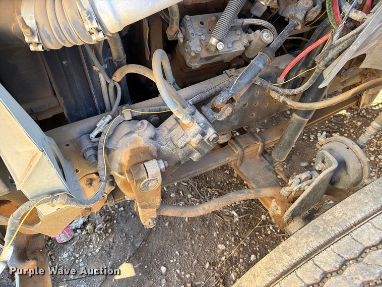 image for item DV8687 1998 Ford F800 truck cab and chassis