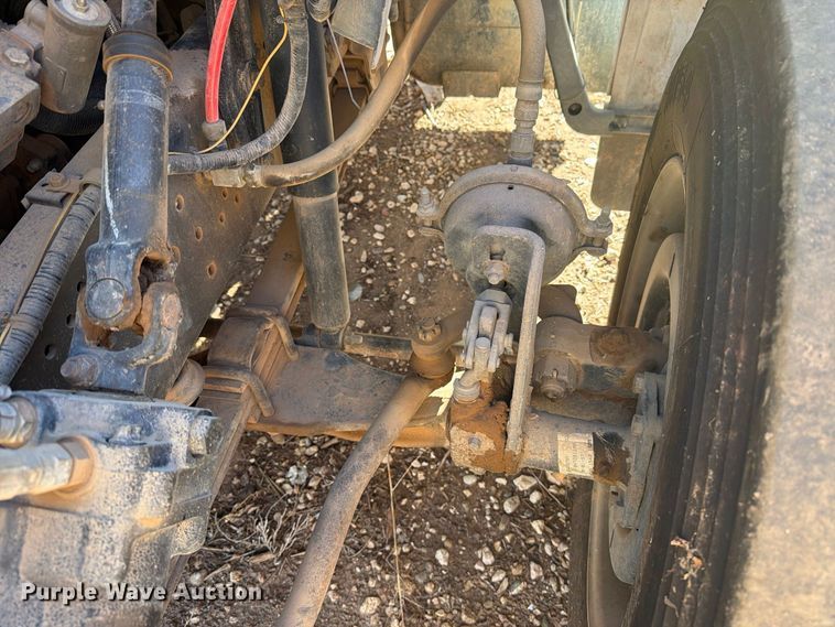 image for item DV8687 1998 Ford F800 truck cab and chassis