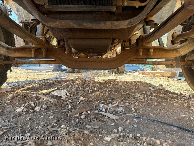 image for item DV8687 1998 Ford F800 truck cab and chassis