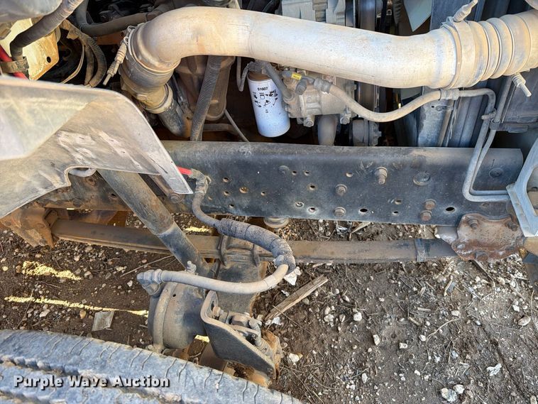 image for item DV8687 1998 Ford F800 truck cab and chassis