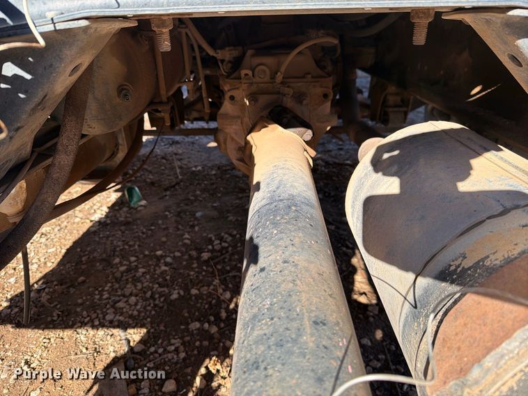 image for item DV8687 1998 Ford F800 truck cab and chassis