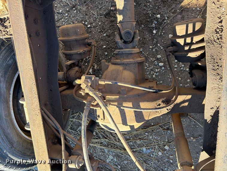 image for item DV8687 1998 Ford F800 truck cab and chassis