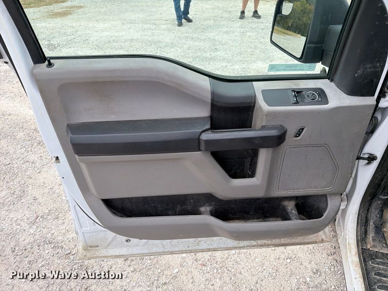 image for item DZ4906 2017 Ford F150 XL pickup truck