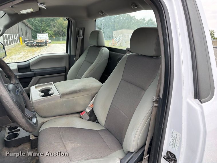 image for item DZ4906 2017 Ford F150 XL pickup truck
