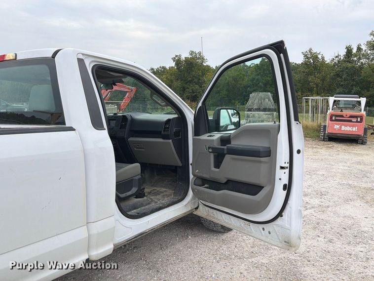 image for item DZ4906 2017 Ford F150 XL pickup truck
