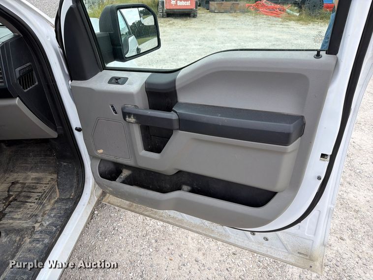 image for item DZ4906 2017 Ford F150 XL pickup truck