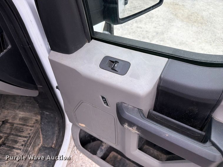 image for item DZ4906 2017 Ford F150 XL pickup truck