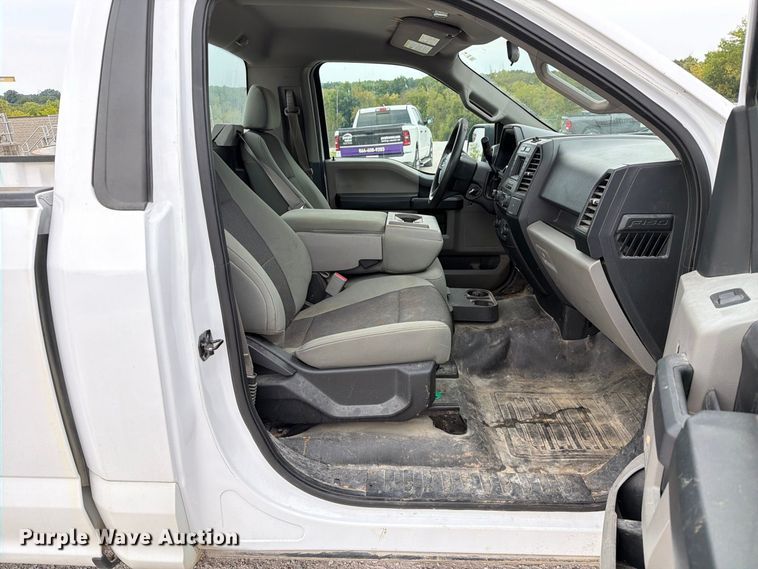 image for item DZ4906 2017 Ford F150 XL pickup truck