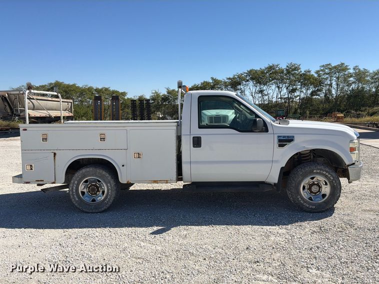 image for item DZ4939 2008 Ford F250 Super Duty XLT utility bed pickup truck