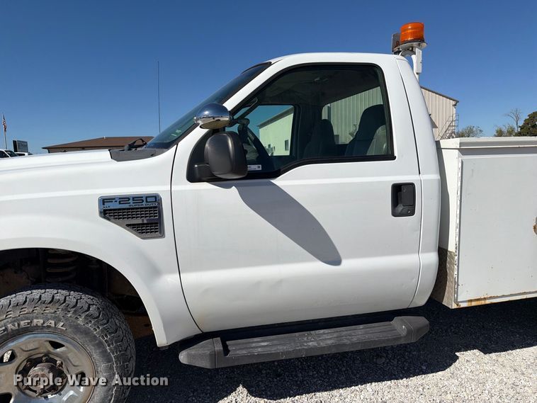 image for item DZ4939 2008 Ford F250 Super Duty XLT utility bed pickup truck