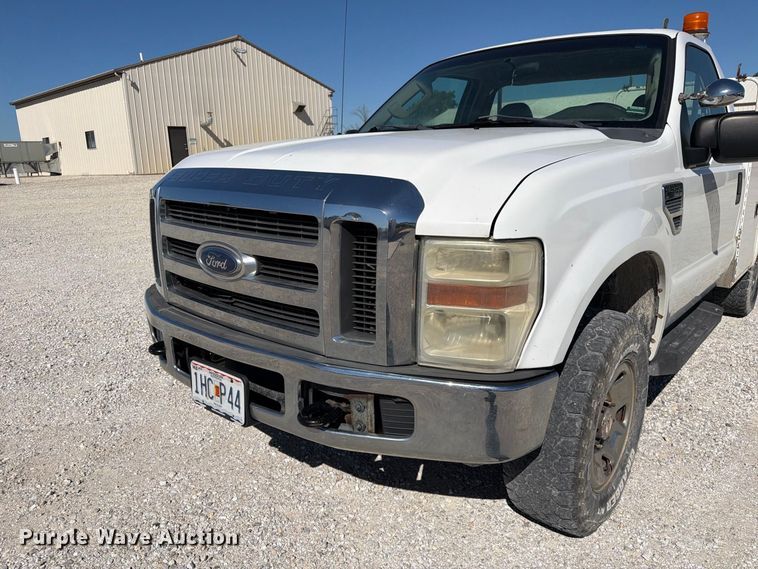 image for item DZ4939 2008 Ford F250 Super Duty XLT utility bed pickup truck