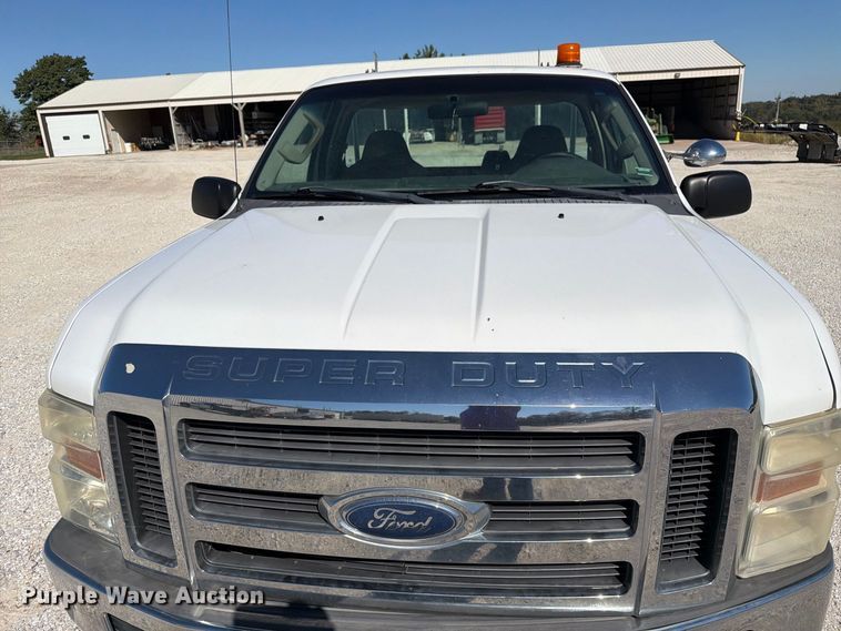 image for item DZ4939 2008 Ford F250 Super Duty XLT utility bed pickup truck