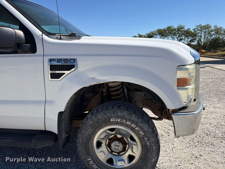 image for item DZ4939 2008 Ford F250 Super Duty XLT utility bed pickup truck