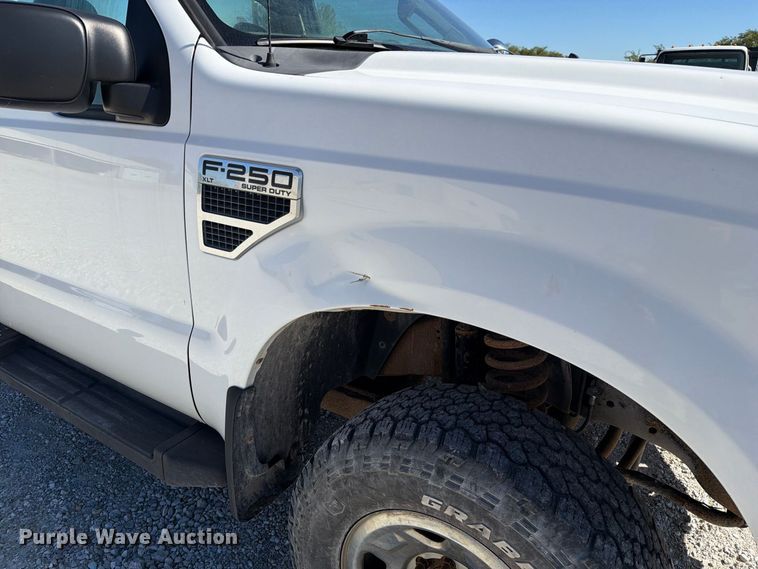image for item DZ4939 2008 Ford F250 Super Duty XLT utility bed pickup truck