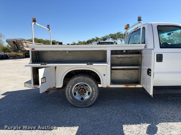 image for item DZ4939 2008 Ford F250 Super Duty XLT utility bed pickup truck