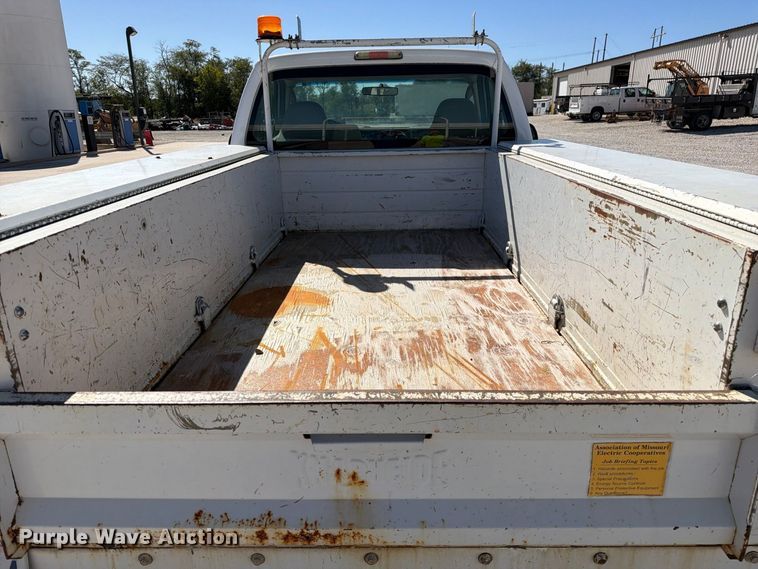 image for item DZ4939 2008 Ford F250 Super Duty XLT utility bed pickup truck