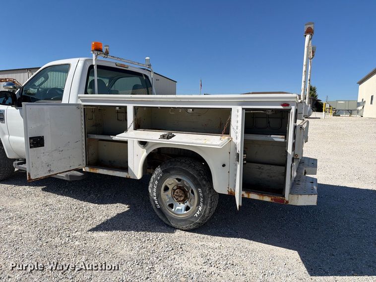 image for item DZ4939 2008 Ford F250 Super Duty XLT utility bed pickup truck